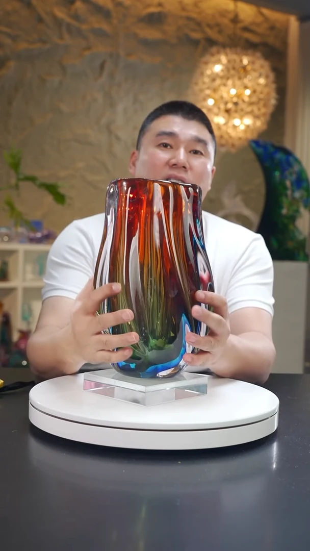 红蓝色设计款花器