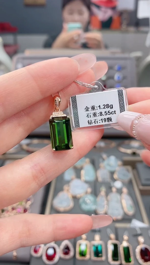 颈饰18K金镶嵌碧玺8.55