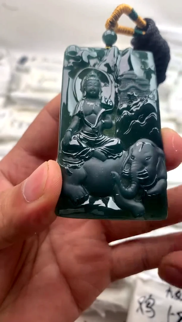 翡翠未镶嵌颈饰普贤