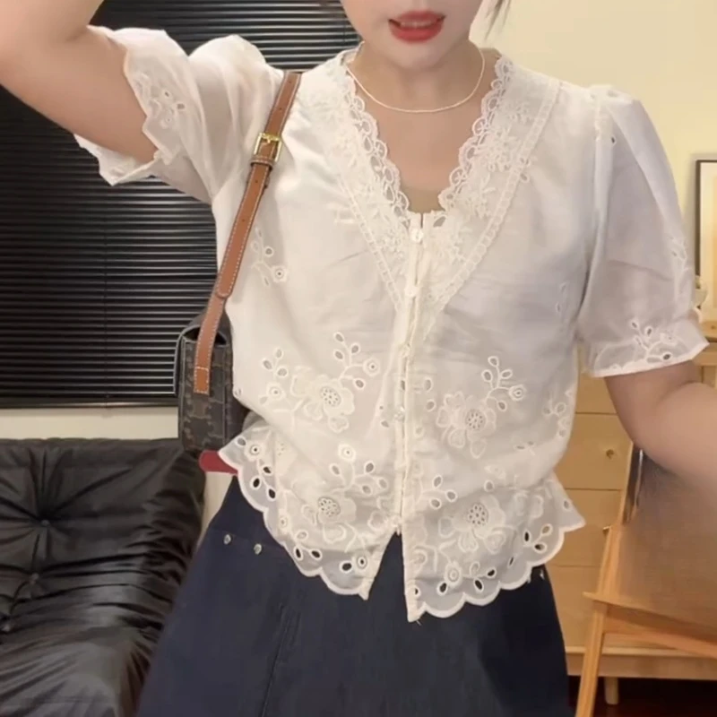 【反转巴黎】夏季重工V领拼接蕾丝时尚气质甜美新款衬衫LK2504848