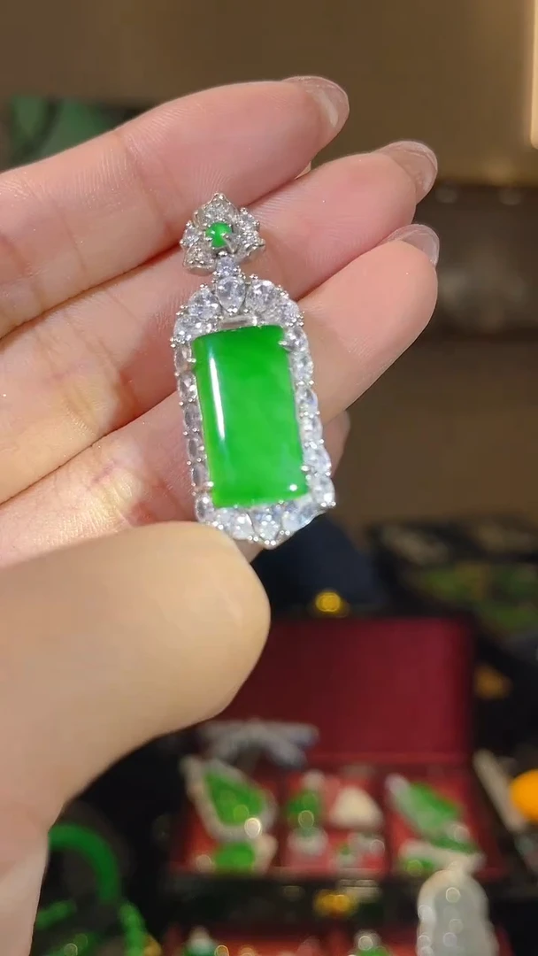 【闪购商品】翡翠吊坠(不含链)银S925镶嵌天然翡翠A货