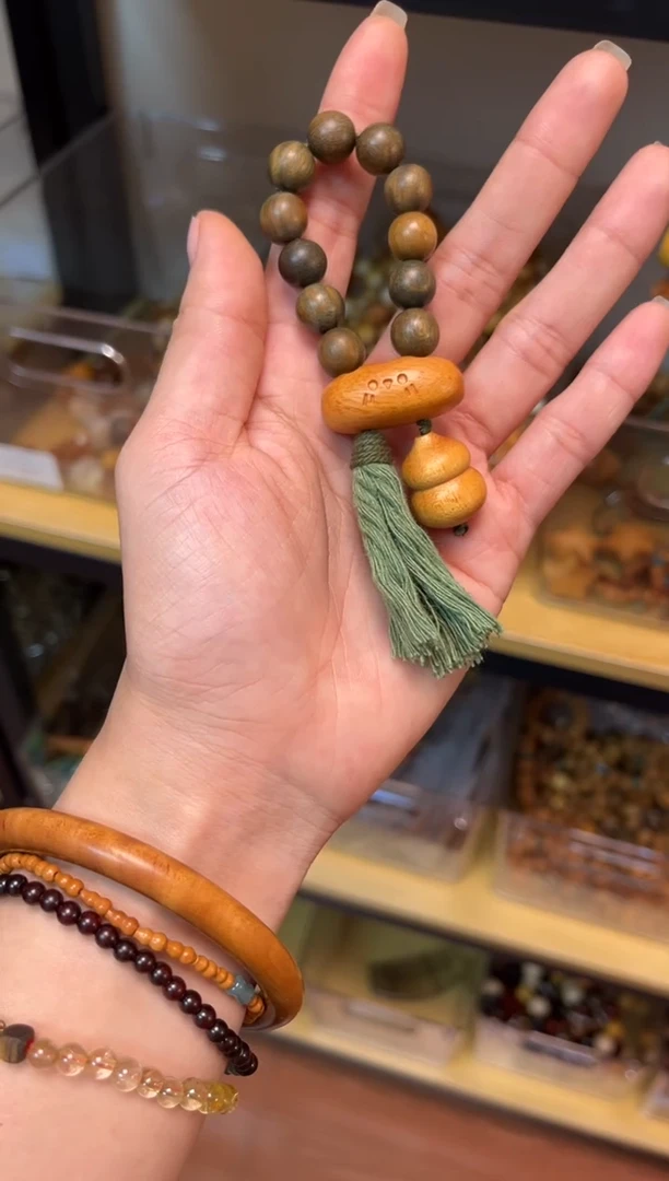 非洲檀香无事牌绿檀小手持+龙虾扣