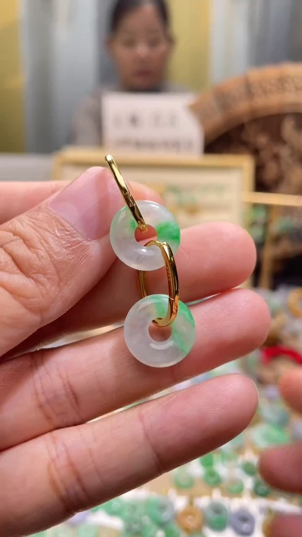 颈饰未镶嵌翡翠甜甜圈一对