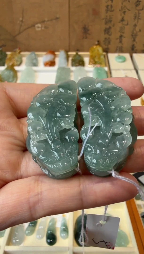 翡翠挂件未镶嵌A货翡翠多样性孤品一对