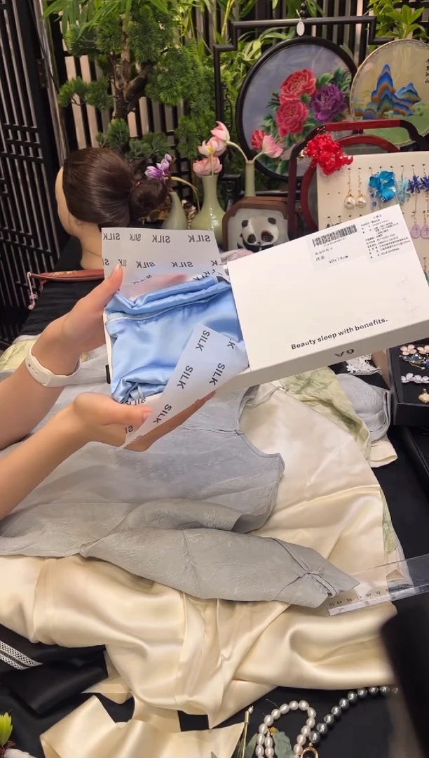 织绣黑*非遗苏绣饰品