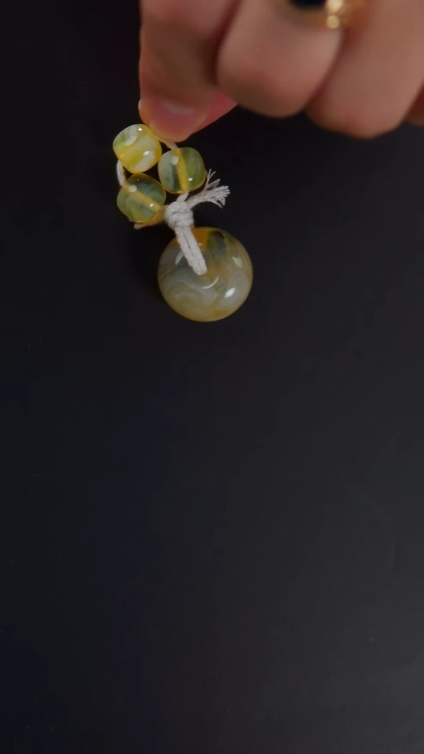 【闪购商品】蜜蜡裸石未镶嵌满荧光同料配饰7.47