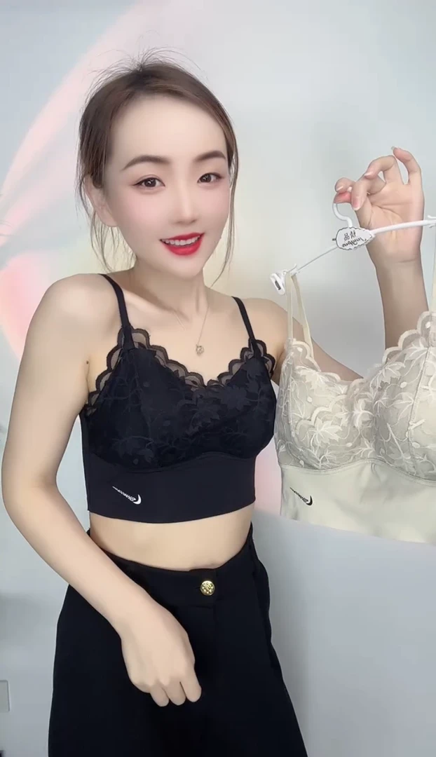 欧洲站蕾丝拼接洋气一体薄杯舒适法式修身百搭聚拢背心式吊带女