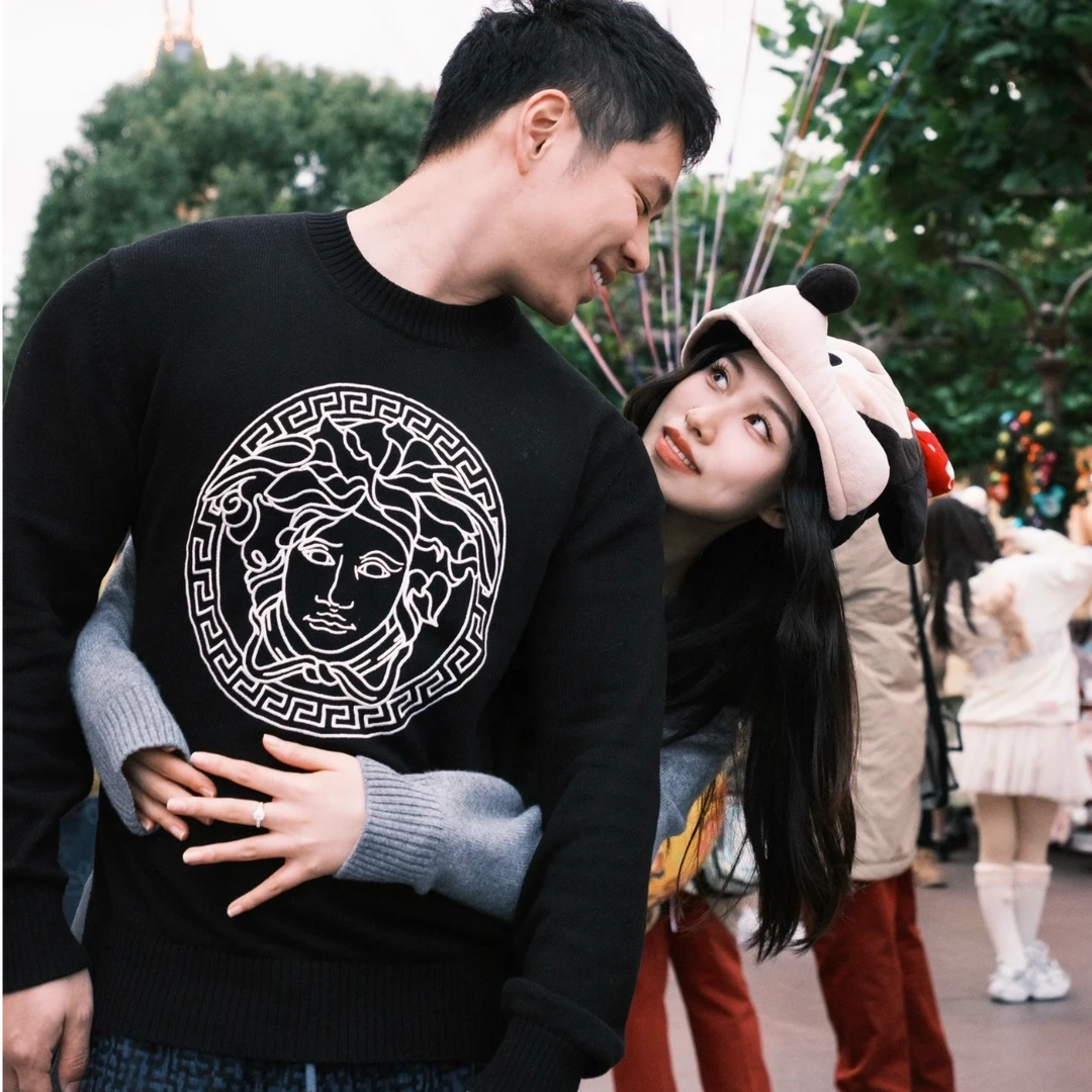 未使用 VERSACE/范思哲 黑底经典白色条纹美杜莎毛衣