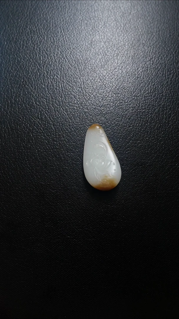 颈饰未镶嵌和田玉吊坠