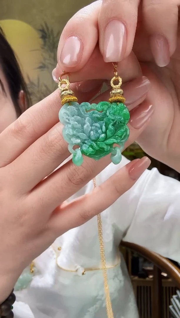 颈饰未镶嵌翡翠吊坠