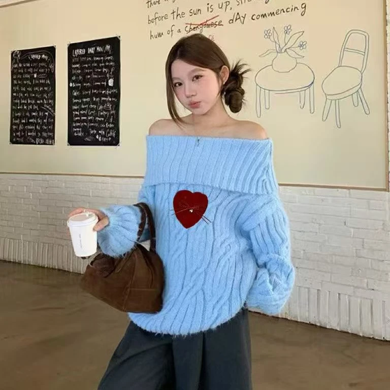 【小美私服】设计感爱心高领一字肩毛衣6399