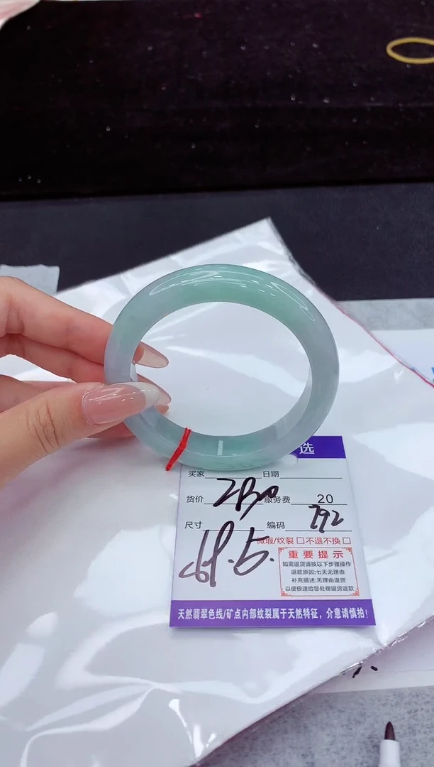 翡翠手镯未镶嵌1