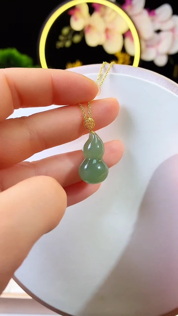 吊坠(赠链)18K金镶嵌和田玉立体葫芦