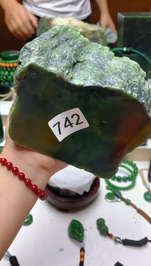 未镶嵌和田玉（碧玉）珠宝半成品1