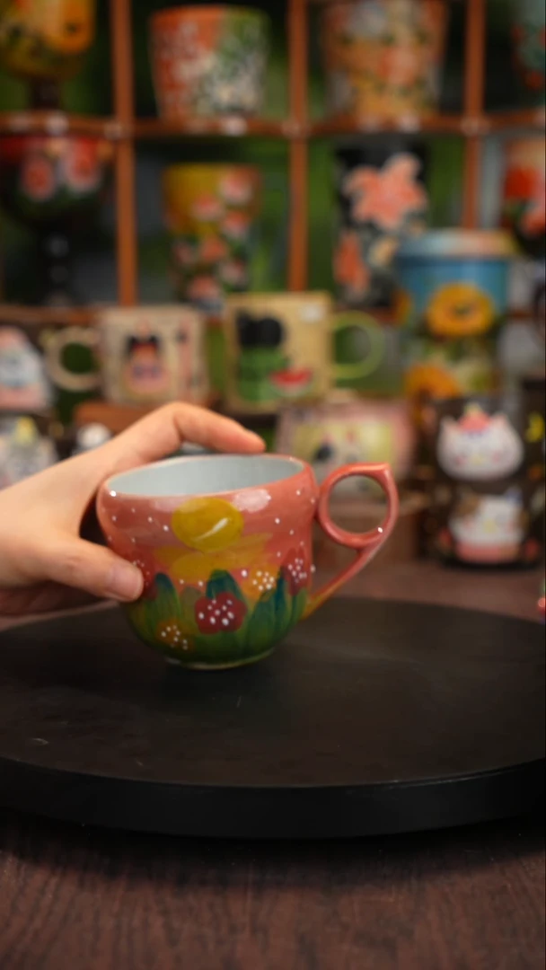 釉下手绘陶瓷杯子