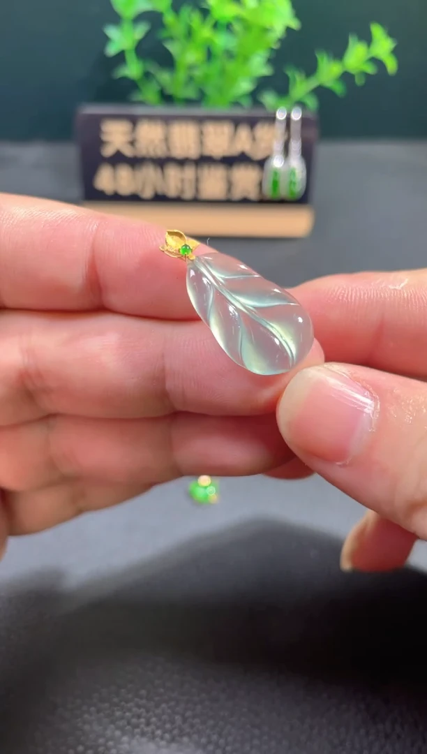 【闪购商品】翡翠颈饰18K金镶嵌翡翠