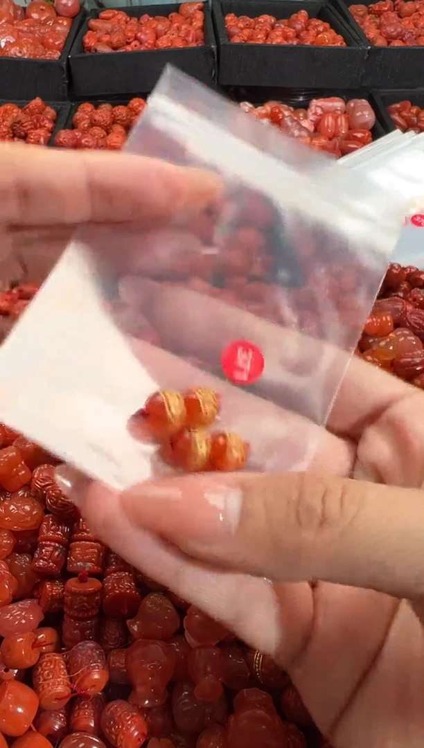 南红玛瑙未镶嵌颈饰1