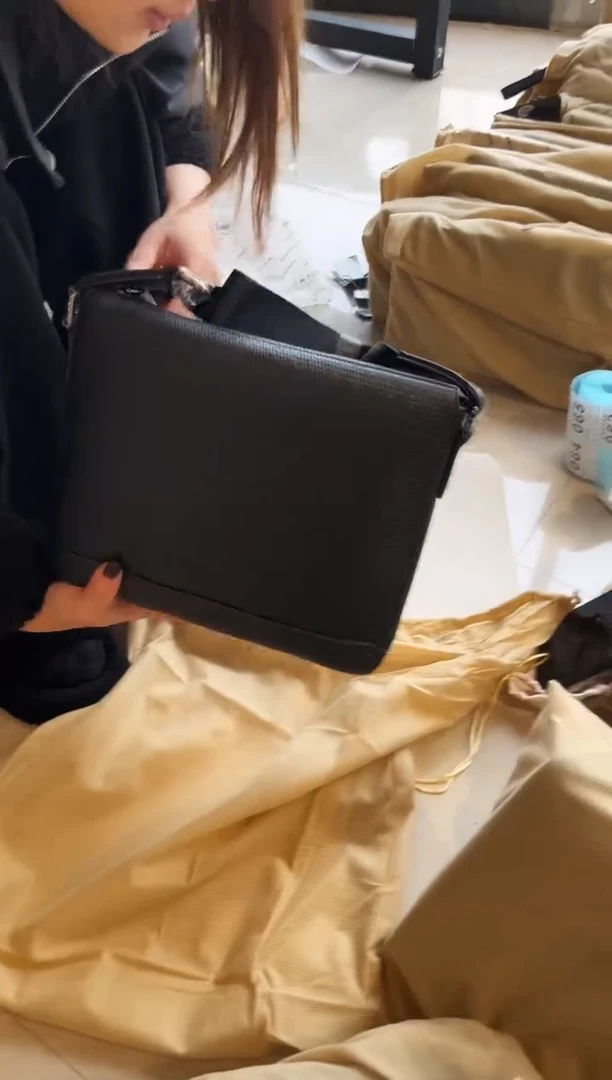 头层牛皮063品牌男包清货中(不要卡单，理性消费）