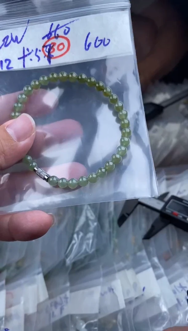 未镶嵌定制翡翠天然缅甸翡翠多样性