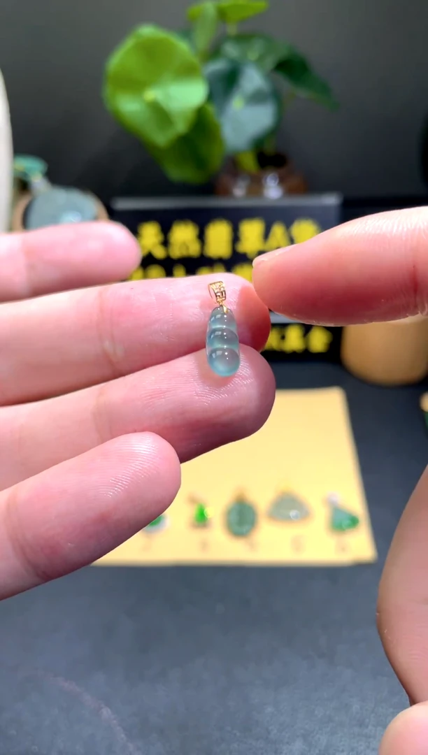 颈饰18K金镶嵌翡翠翡翠A货