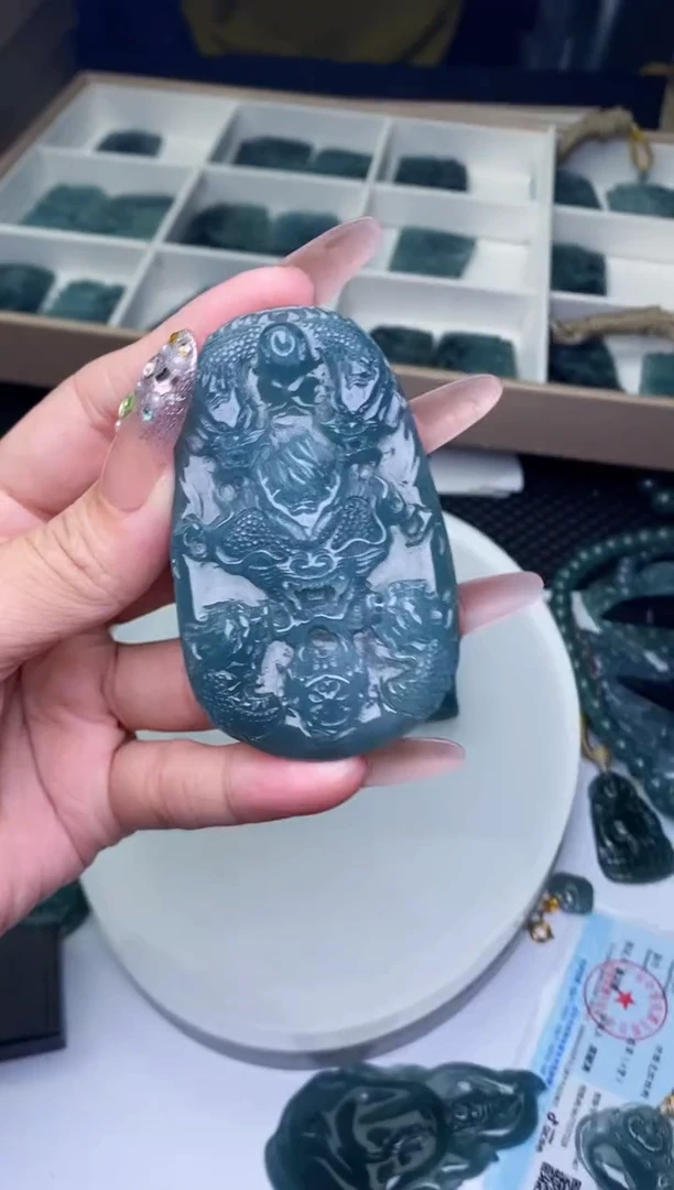 颈饰未镶嵌翡翠