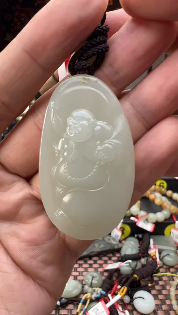 吊坠(赠链)未镶嵌和田玉且末料青白玉佛公吊坠