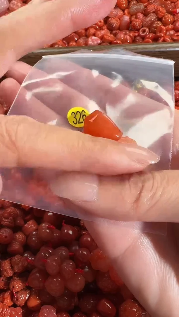 颈饰未镶嵌南红玛瑙1