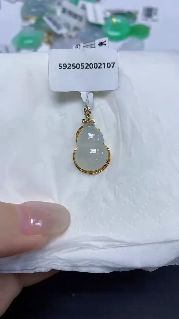 翡翠18K金镶嵌颈饰天然缅甸翡翠A货