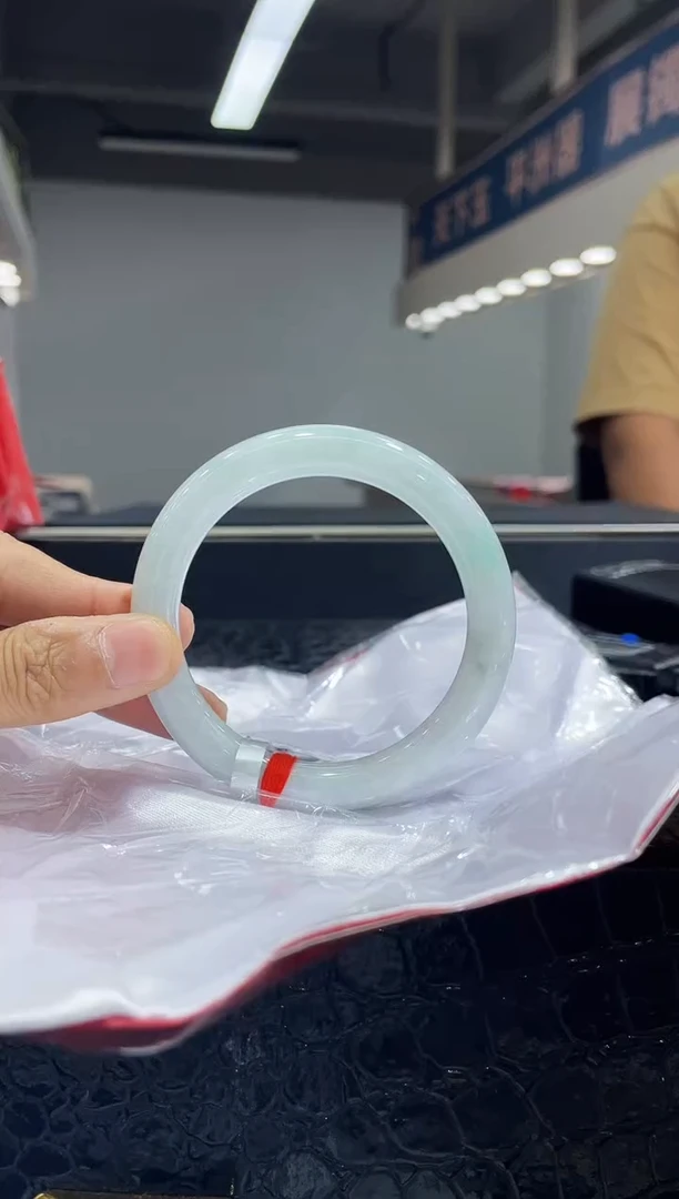 未镶嵌手镯翡翠5