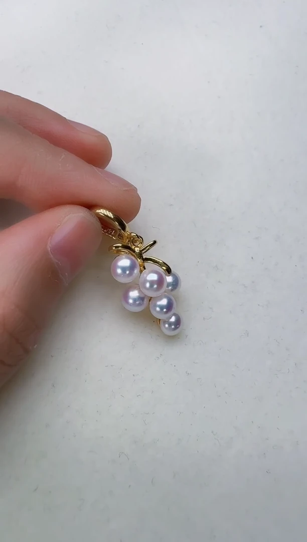 淡水珍珠合金颈饰葡萄吊坠