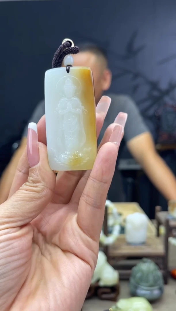 颈饰未镶嵌和田玉酒1