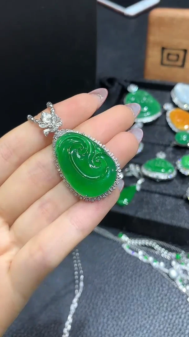 翡翠18K金镶嵌吊坠(不含链)30吊坠不含链