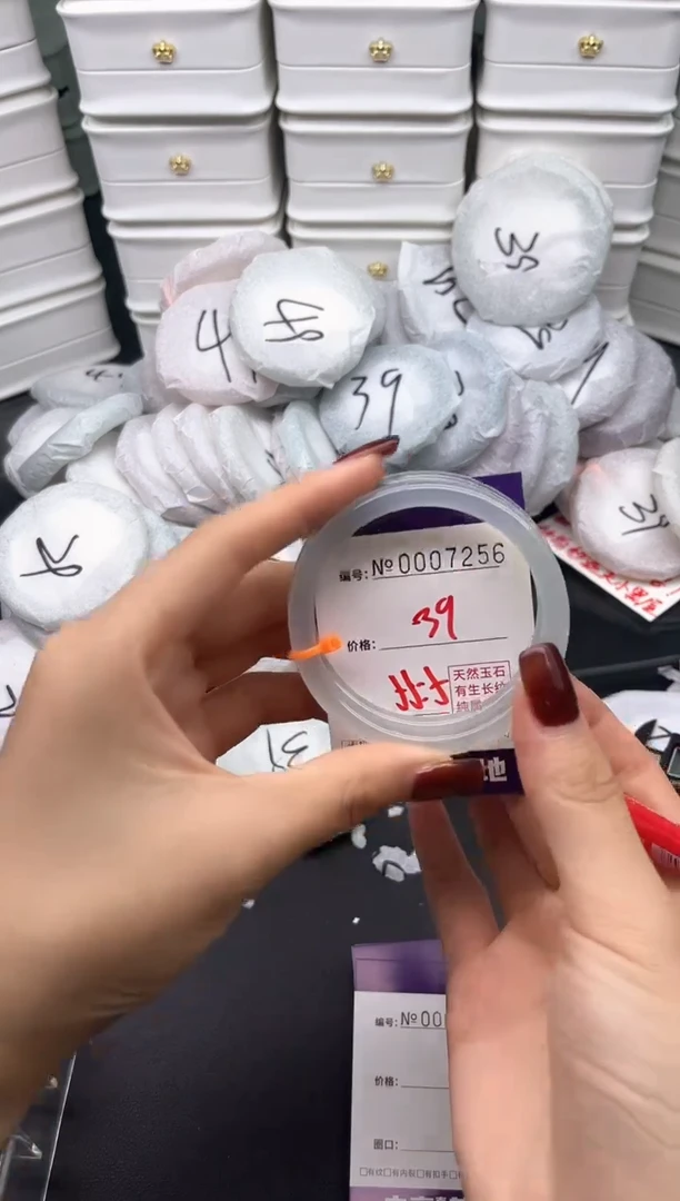 玛瑙/玉髓手镯未镶嵌7256