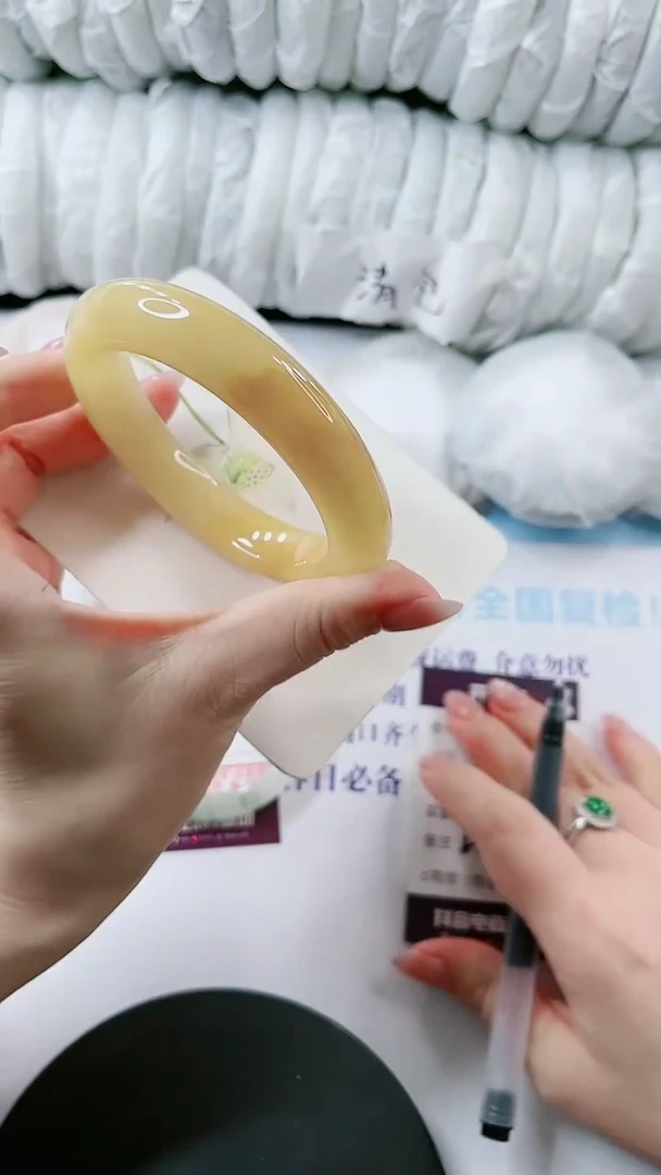 【闪购商品】石英质玉手镯未镶嵌多样性发货L167
