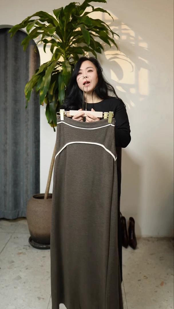 弧形白边高腰超长半裙，深咖色，L码