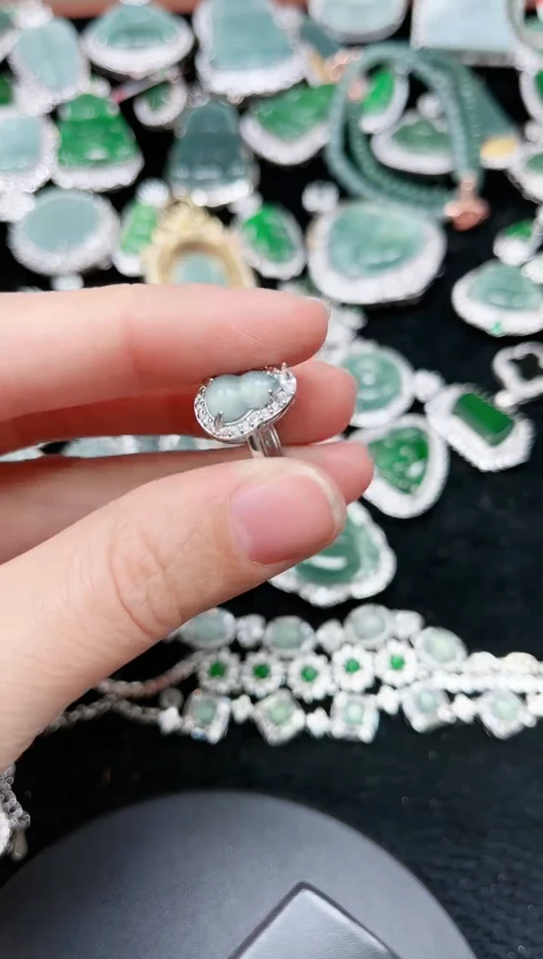 【闪购商品】翡翠颈饰未镶嵌1424赠皮绳