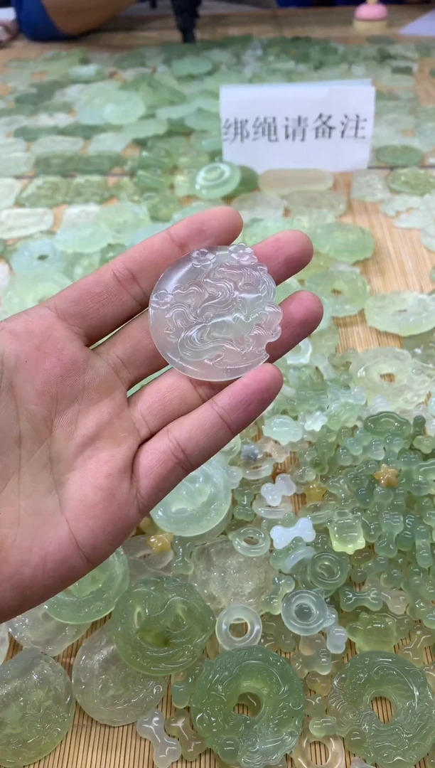 未镶嵌蛇纹石玉颈饰68