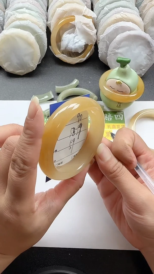 未镶嵌手镯石英质玉90