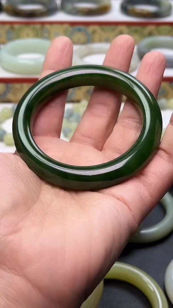 未镶嵌手镯和田玉俄料碧玉红皮老料59.8