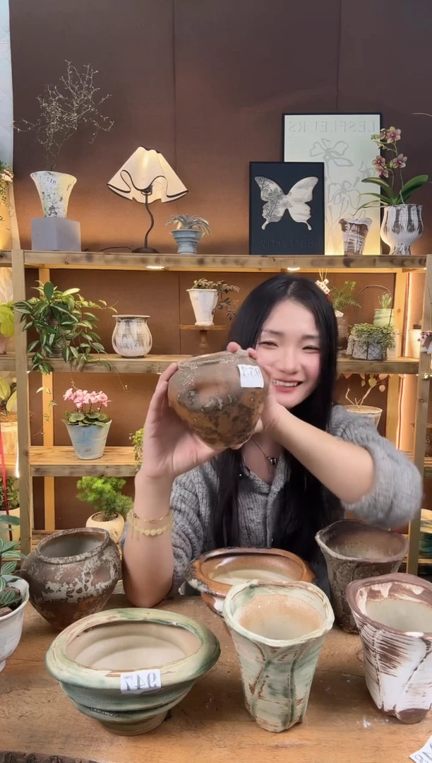 无花朵编号 953    景德镇手绘花盆