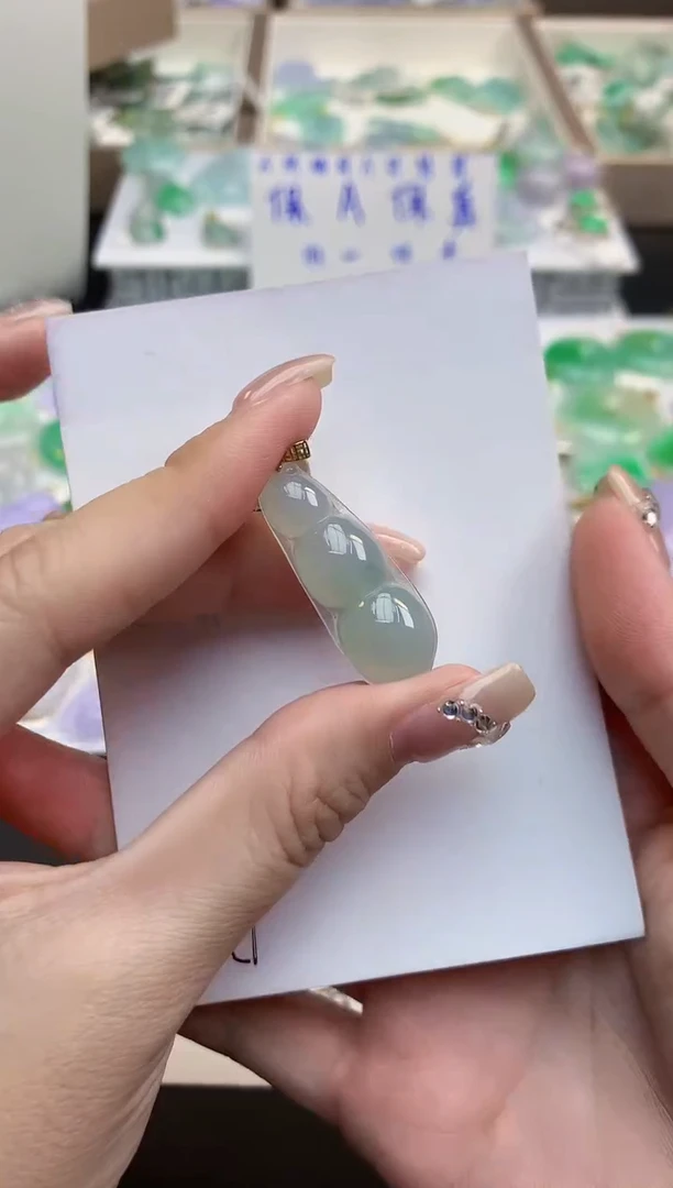 颈饰18K金镶嵌翡翠天然缅甸a货翡翠