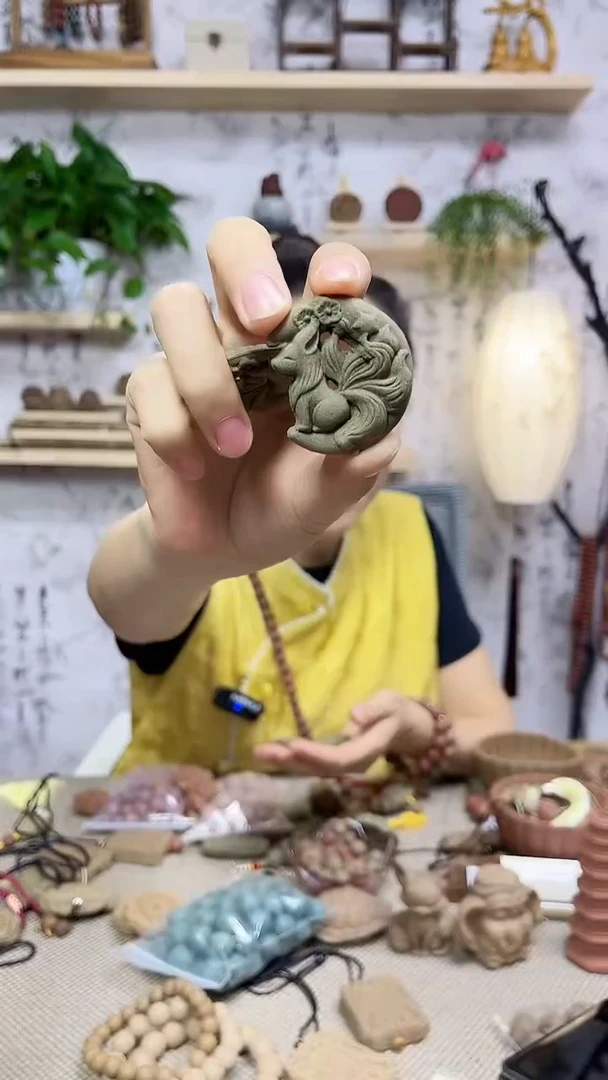 泥塑香身芄约下九尾