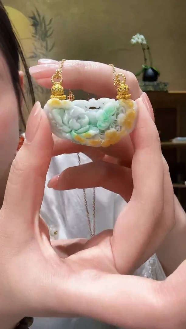 颈饰未镶嵌翡翠吊坠