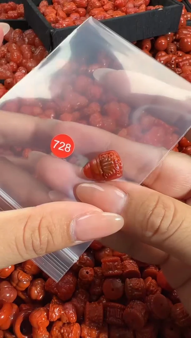 颈饰未镶嵌南红玛瑙1