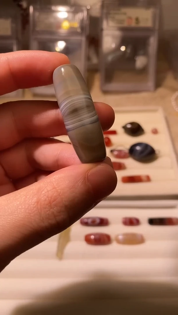 未镶嵌玛瑙/玉髓珠宝奇石老缠丝 七彩沁色 42.2x14.1