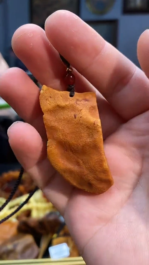 琥珀颈饰未镶嵌吊坠