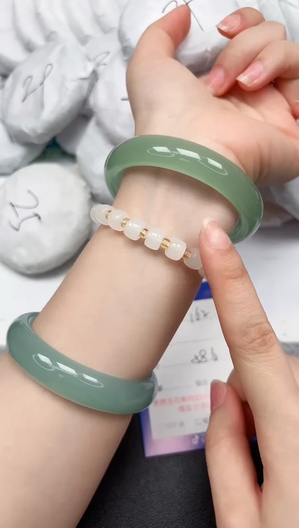 未镶嵌手镯石英质玉162-58.6