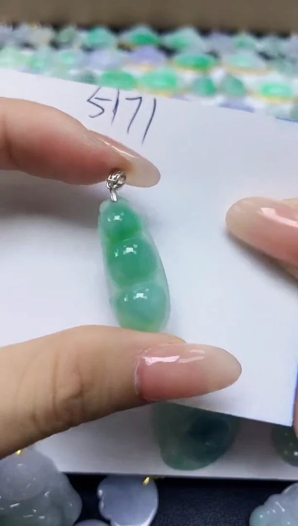 翡翠未镶嵌颈饰天然缅甸翡翠A货