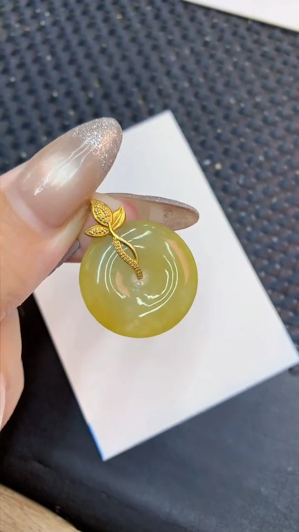 颈饰18K金镶嵌翡翠北**鱼1