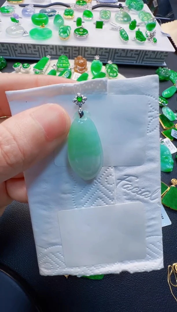 翡翠18K金镶嵌吊坠(不含链)1500